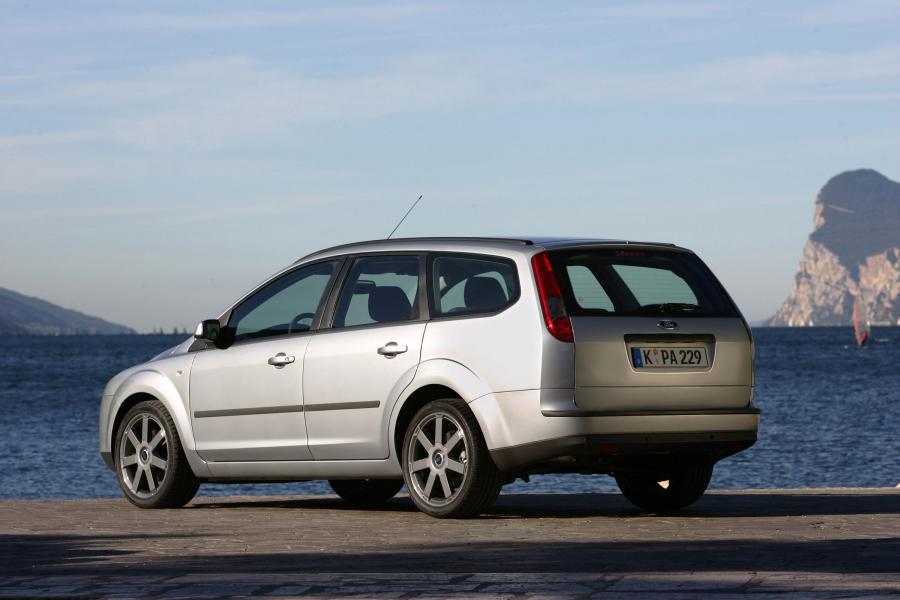  Ford Focus Wagon 2005 года  (фото 24 из 40)